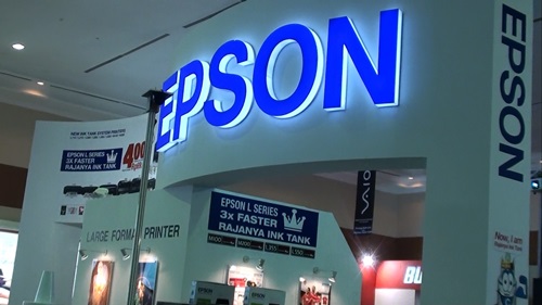 Booth Epson didominasi produk consumer printer juga variasi tintanya.